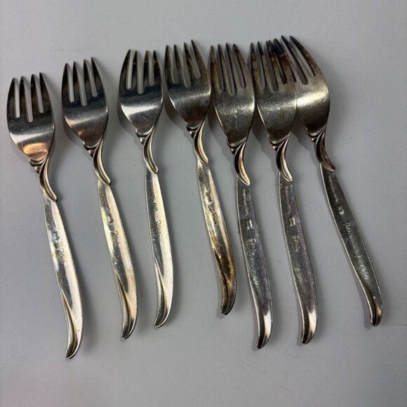 FLAIR 1847 Rogers Bros IS Silverplate Flatware Silverware 7 Forks - 2 sizes - Picture 6 of 6